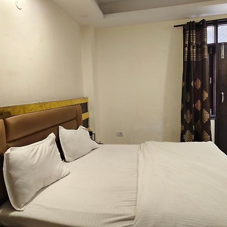 Hotel Perfect Spot- Main Bazar - Walking Metro Station Neu-Delhi Exterior foto