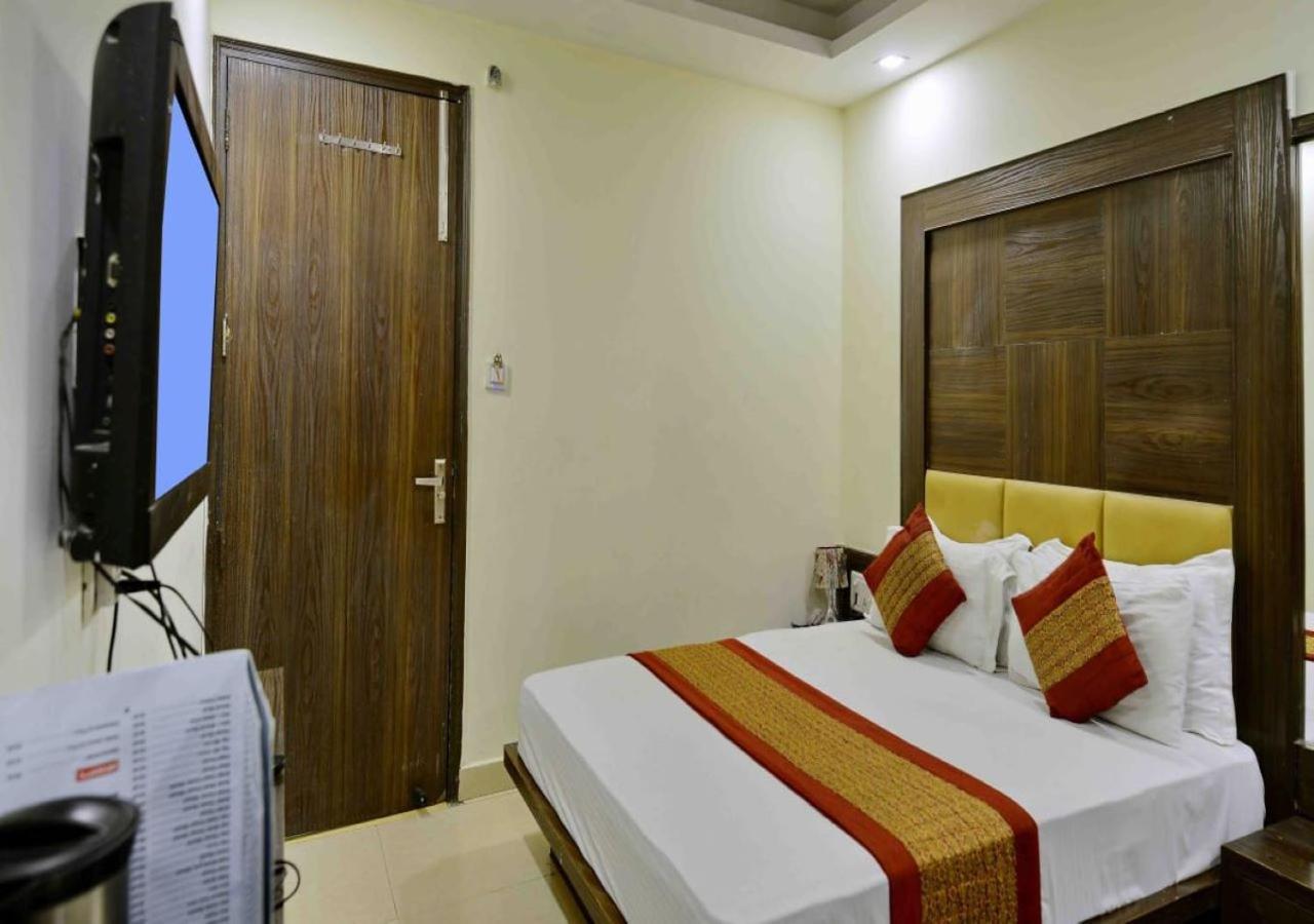 Hotel Perfect Spot- Main Bazar - Walking Metro Station Neu-Delhi Exterior foto