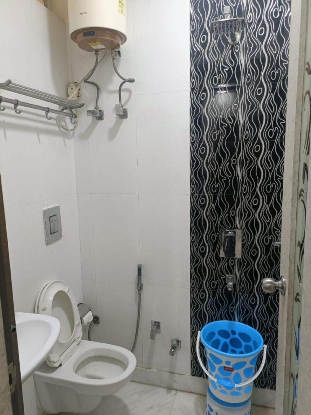 Hotel Perfect Spot- Main Bazar - Walking Metro Station Neu-Delhi Exterior foto