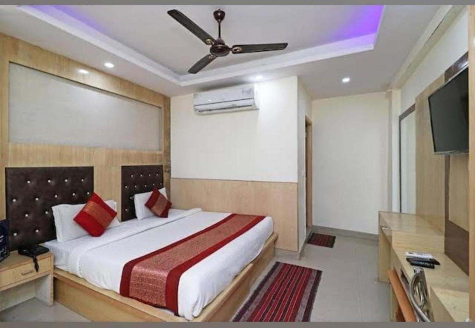 Hotel Perfect Spot- Main Bazar - Walking Metro Station Neu-Delhi Exterior foto