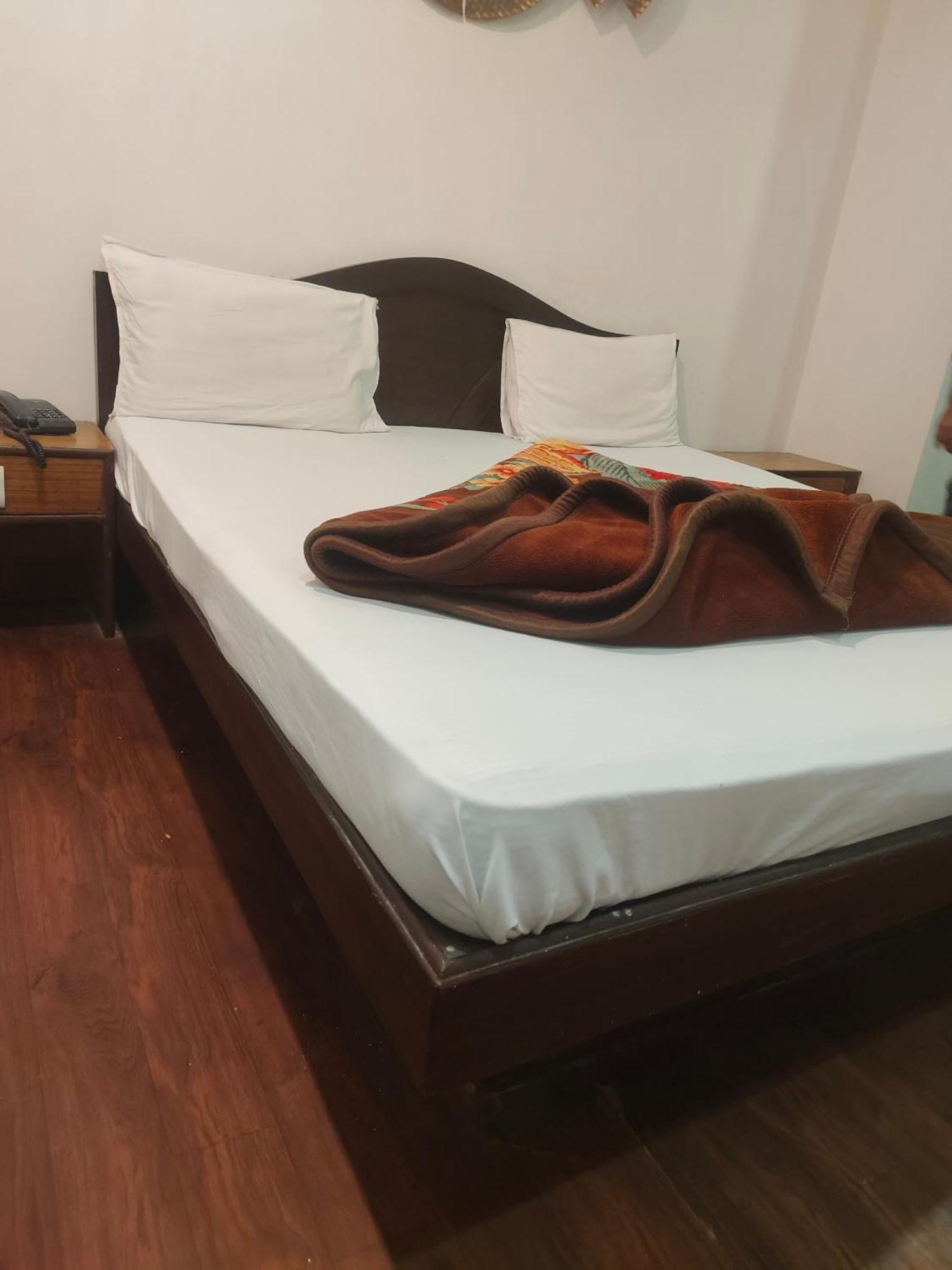 Hotel Perfect Spot- Main Bazar - Walking Metro Station Neu-Delhi Exterior foto
